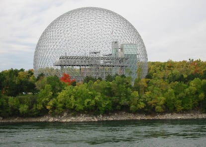 Cúpula de la Biosfera de Montreal (Canadá), de Richard Buckminster (1967).