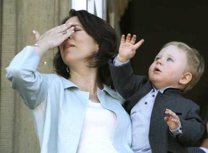 La princesa Mary de Dinamarca, con su hijo Christian.