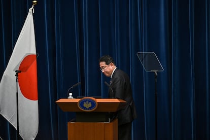 El Primer Ministro de Japón, Fumio Kishida, confirma en una conferencia de prensa en Tokio que no buscará la reelección como jefe de su partido el próximo mes, lo que significa el fin de su mandato como primer ministro, el 14 de agosto.