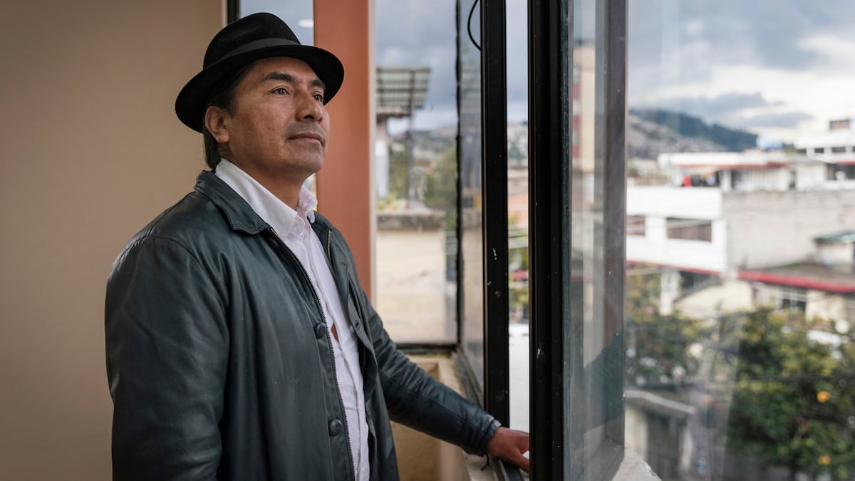Le&oacute;nidas Iza: &ldquo;Hay que elegir entre Gonz&aacute;lez, que no es izquierda, y la derecha rayana al fascismo de Noboa&rdquo;