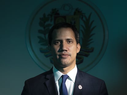 Juan Guaidó posa para uma foto durante uma sessão em setembro de 2019 em seu gabinete na assembleia.