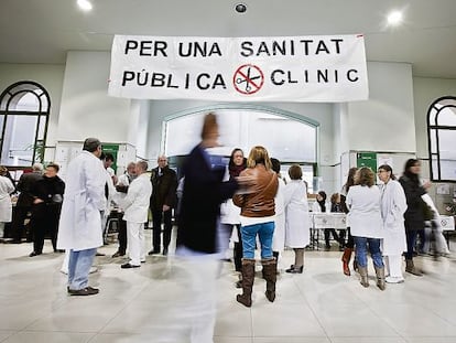 Protesta en el hospital Clínic en defensa de la sanidad pública.