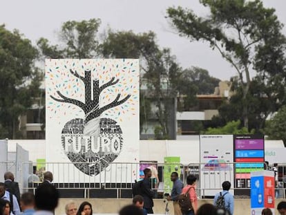 El grafiti &#039;Futuro&#039;, junto a los Plenarios de la Cumbre del Clima.