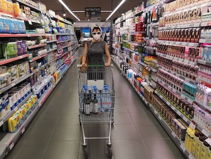 Imagen de la obra 'Audioguía para supermercados en tiempos de pandemia', de la compañía CaboSanRoque, que se estrenará en el festival Temporada Alta de Girona.