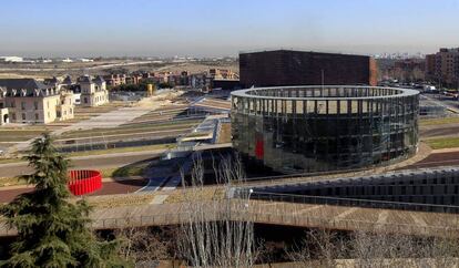 Vista panorámica de las obras paralizadas del Centro de Creación de las Artes de Alcorcón (Madrid), en marzo de 2012.