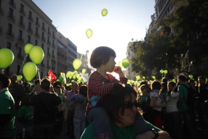 Concentración contra los recortes frente a la Consejería de Educación, en la calle de Alcalá.