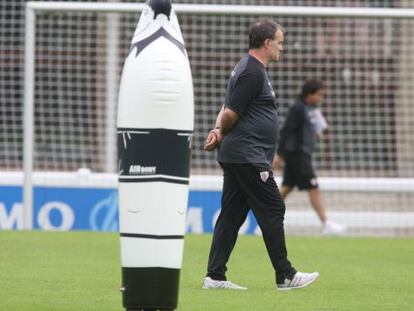 Bielsa, en el entrenamiento de este lunes.