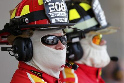 Bomberos en el circuito de Austin.