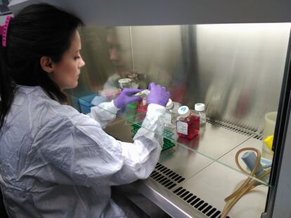 Una investigadora en el Hospital Niño Jesús de Madrid