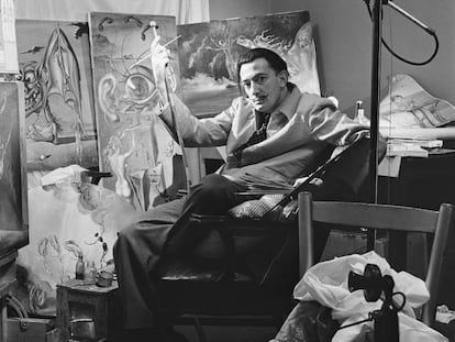 Dalí, in his studio in New York in 1943.