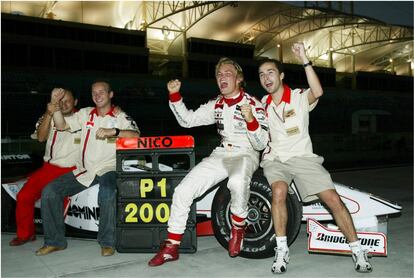 Tras celebrarlo con la familia y cumplir con los compromisos promocionales de rigor, Rosberg sorprendió al mundo entero en la gala de la Federación Internacional del Automóvil que se ha llevado a cabo este viernes en Viena. El piloto Nico Rosberg vencedor del Campeonato del mundo de automovilismo en categoria GP2 en el Gran Premio de Bahrain, el 30 de septiembre de 2005.