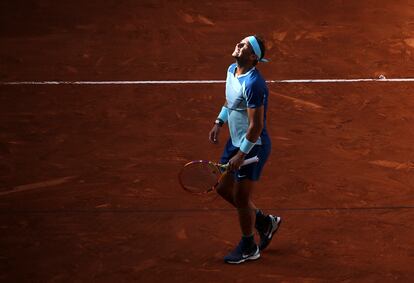 Nadal, tras fallas un punto frente Alcaraz. 