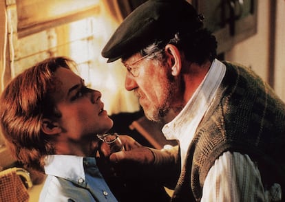 Brad Renfro e Ian McKellen en una escena de 'Verano de corrupción' (1998). 