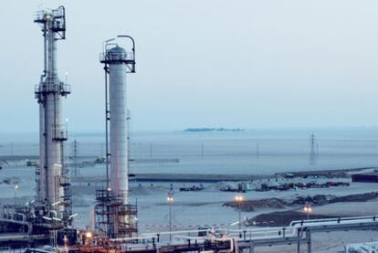 Instalaciones de la petrolera  Wintershall en el desierto libio. La compañía alemana ha interrumpido esta semana la producción de crudo.