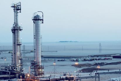 Instalaciones de la petrolera Wintershall en el desierto libio. La compañía alemana ha interrumpido esta semana la producción de crudo.