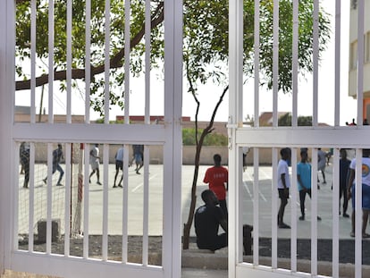 Imagen del exterior del centro de acogida para menores migrantes de Valverde, en El Hierro, instalado en la antigua residencia de estudiantes de la villa y gestionado por la ONG Quorum Social 77.
