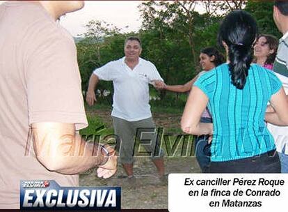 El ex canciller Pérez Roque juega con amigos en la finca.