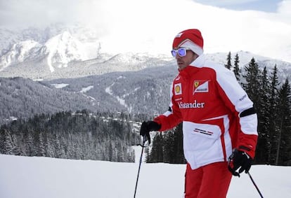 Alonso, esquiando ayer en Madonna di Campiglio