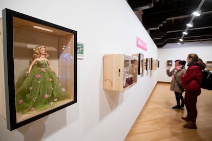 Más de 200 muñecas Barbie hacen parte de la exposición Barbie, cine y moda, que estará en Alcalá de Henares hasta el 14 de enero. 