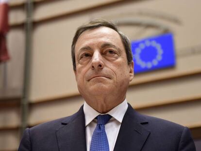 El presidente del Banco Central Europeo, Mario Draghi, antes de una reunión con el Comité de Economía en el Parlamento Europeo, el 23 de marzo de 2015.
