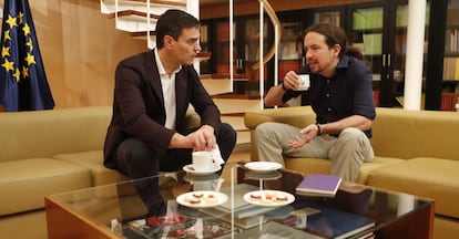 Pedro Sánchez y Pablo Iglesias antes de la reunión.