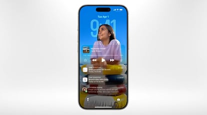 Transparencias de iOS 26 en un iPhone