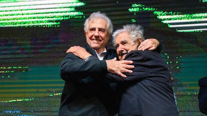 Tabaré Vázquez e Mujica em feveireiro de 2020.