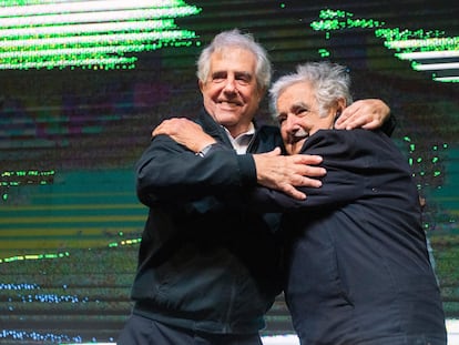 Tabaré Vázquez e Mujica em feveireiro de 2020.