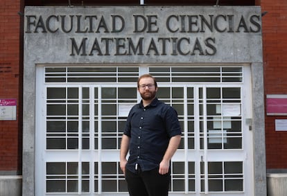 José Ángel González-Prieto, matemático investigador del proyecto, en la Facultad de Ciencias Matemáticas de la Universidad Complutense de Madrid.