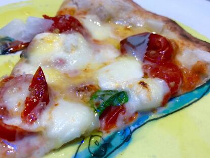 PORCIÓN DE PIZZA MARGHERITTA / CAPEL