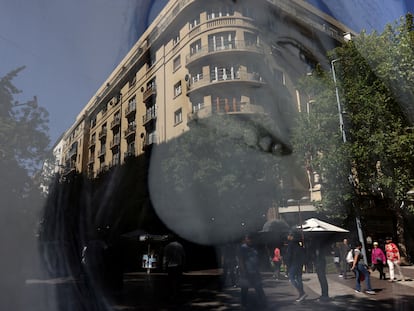 Peatones en Santiago de Chile, el 18 de diciembre de 2023.