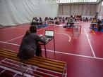 24-09-20 jh CORONAVIRUS Colegios san sebastian
Alumnos de secundaria de The English school de San Sebastian dan las clases en las canchas del polideportivo Mons en el barrio de Intxaurrondo de San Sebastian
foto javier hernandez