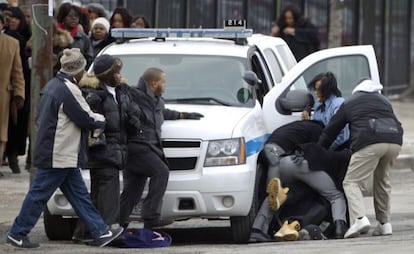 Un altercado en el funeral de Hadiya Pendleton, en Chicago.