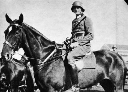 El conde Stauffenberg, autor del atentado contra Hitler del 20 de julio de 1944, como oficial de caballería.