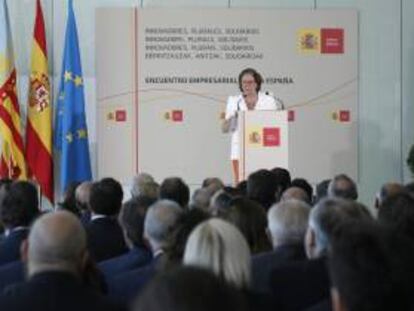 La alcaldesa de Valencia, Rita Barberá, durante la inauguración del primer Foro Empresarial de la Marca España, que organiza el Alto Comisionado de Marca España y en el que 200 empresarios valencianos analizan cómo les gustaría que se viese a la economía española en el exterior.