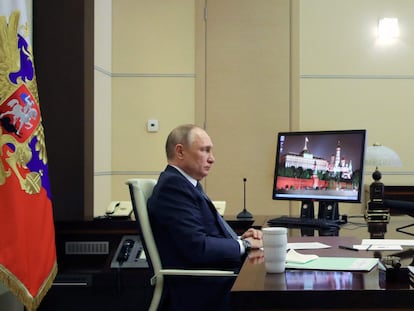 El presidente ruso, Vladímir Putin, este jueves en una videoconferencia desde la residencia oficial de Novo Ogariovo, a las afueras de Moscú.