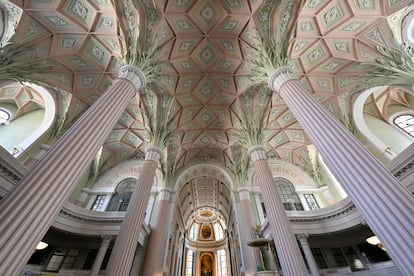 Interior de la iglesia de San Nicolás (Nikolaikirche), en Leipzig.