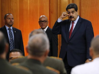 Nicolas Maduro habla frente a la cúpula militar de Venezuela, este viernes en Caracas. 