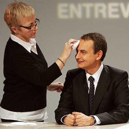 Zapatero, en la sala de maquillaje de Cuatro, antes de su entrevista con Iñaki Gabilondo, el jueves pasado.