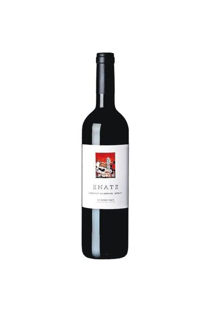 De variedades foráneas. Enate. 6,50 euros. Somontano. Se trata de una denominación de origen que no acaba de tener el reconocimiento que debería. La cosecha de cabernet sauvignon-merlot de 2015 ha sido embotellada en 2017. Dos años de botella le han otorgado finura en su bouquet. En nariz desprende fruta roja escarchada, el sabor es maduro y el cuerpo denso.