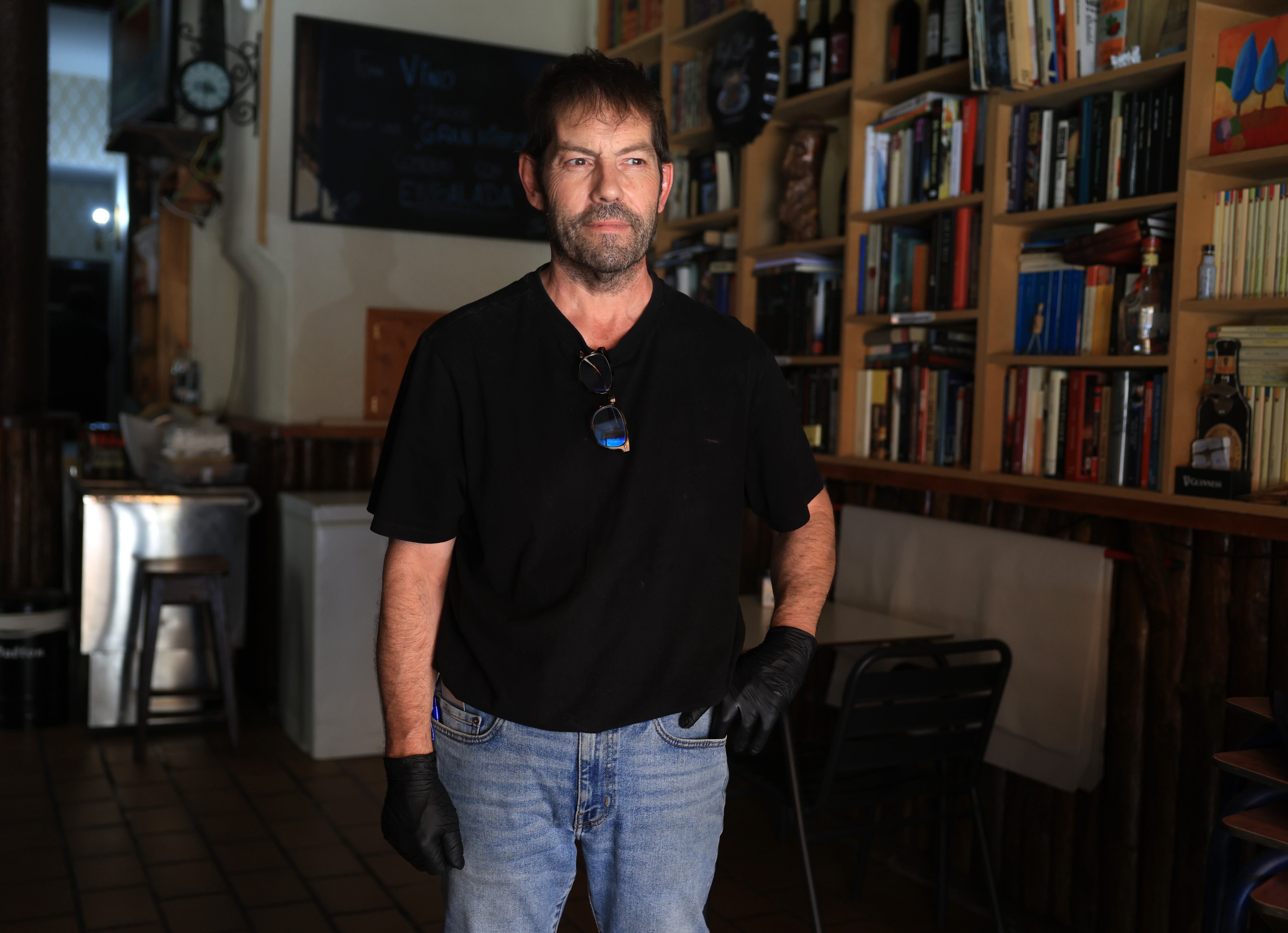 Antonio González, responsable del bar The Dalton, de Almorox (Toledo).