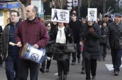 Marcha de trabajadores públicos de Asturias en protesta por los recortes y como forma de reivindicar "justicia salarial".