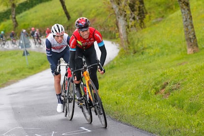 Mikel Landa durante los últimos kilómetros de la cuarta etapa del Giro d'Italia 2021.