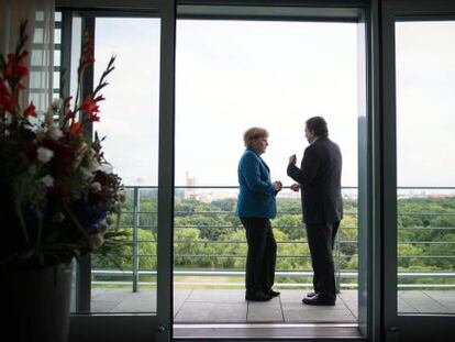 Merkel y Barroso, en uno de las terrazas de la cancillería en Berlín.