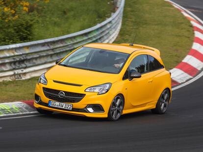 Prueba en pista del Corsa GSi. La versión eléctrica de este modelo se fabricará en Zaragoza.