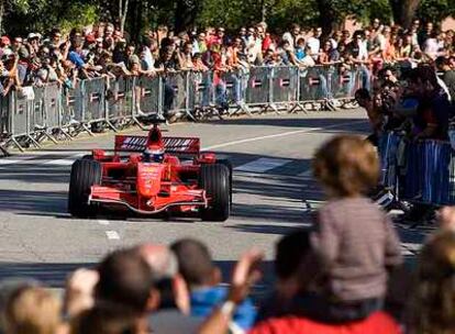 Marc Gené con el Ferrari F2006 en el trazado de Montjuïc.