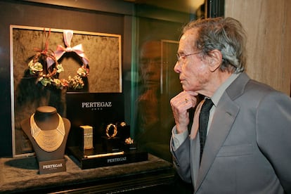 Manuel Pertegaz y la joyería Zaida, presenta la nueva colección de joyas del diseñador en 2007.