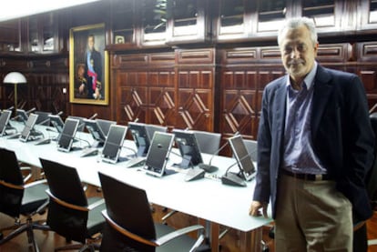 José Antonio Griñán, en la sala de reuniones del Gobierno en la Casa Rosa.