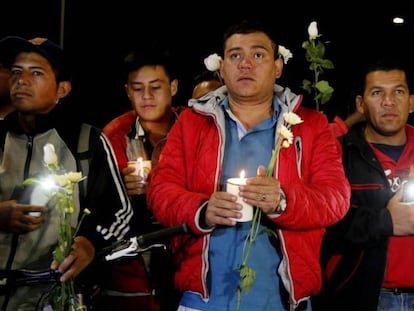 Homenagem às vítimas do atentando em Bogotá