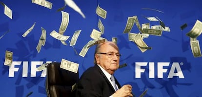 Blatter, entre billetes